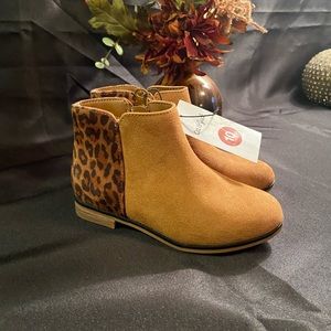 Cat & Jack Toddler Girls Tien Booties Cognac.